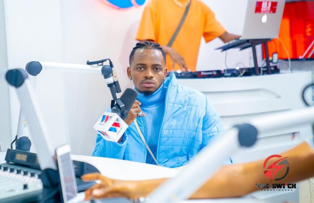 Diamond asema - Ni kweli Mzee Abdul sio Baba yangu