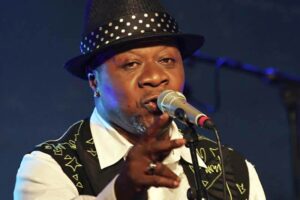 AUDIO Papa Wemba - Six millions ya ba soucis Ft. Nathalie Makoma MP3 DOWNLOAD