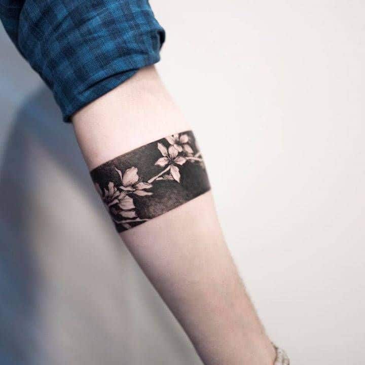 25 unique women's armband tattoo designs and what they mean — citiMuzik