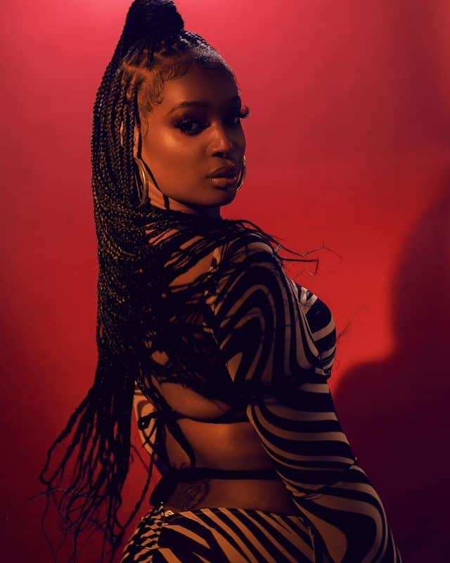 Nana Fofie – Leg Over Mashup Lyrics