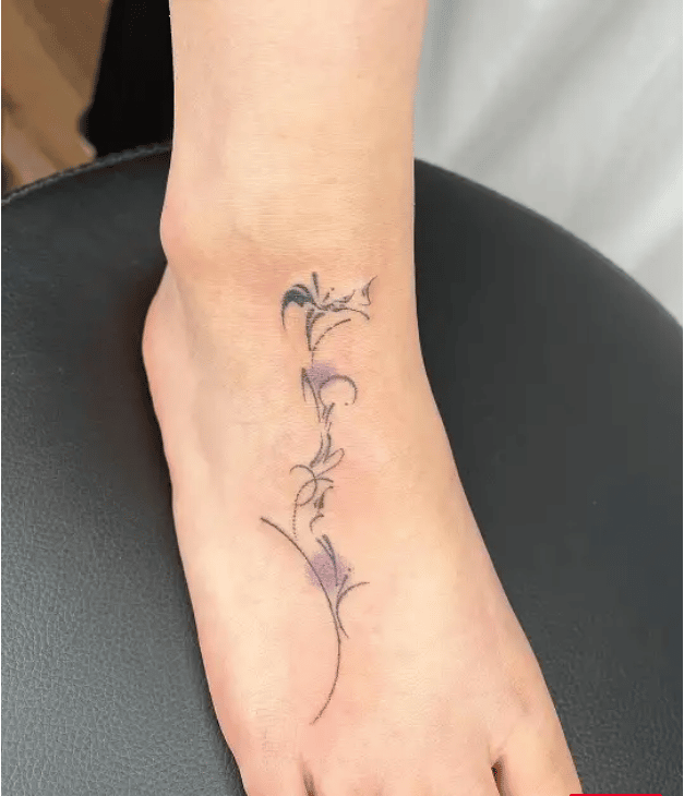 Tattoo uploaded by Chelsea Hopwood • Cute lil' foot design. #floral  #floraltattoos #flowers #foottattoo #girlytattoos #butterfly  #butterflytattoo #cutetattoos • Tattoodo