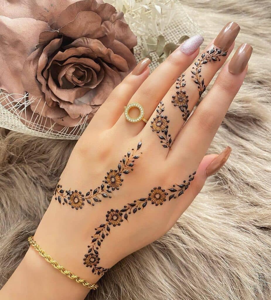 Top 35+ Karwa Chauth Mehndi Designs You Should Check Out