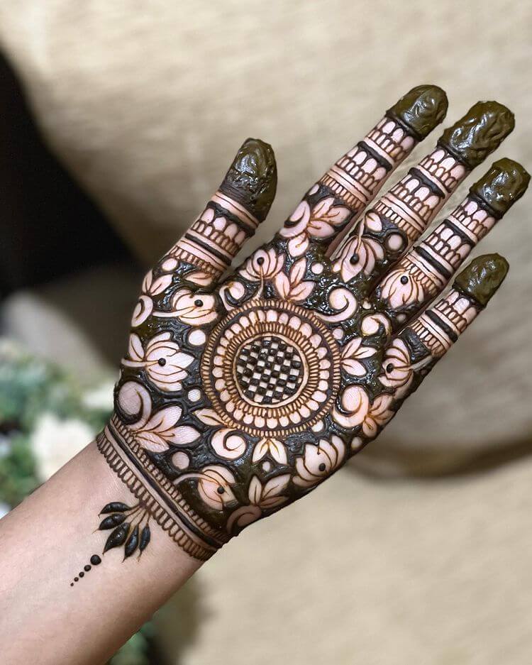 Bridal henna with flowers and elephants Palm Design inspired by amazing  artist @vibhagalamehendi_artist . . #hennapro #becomeahennapro… | Instagram