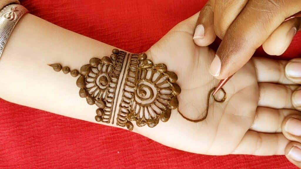 20 cute and simple mehndi designs for kids hands and legs