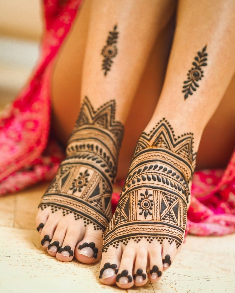 Leg Mehndi Designs - 25 Simple and Easy Leg Mehndi Designs For Women In  India