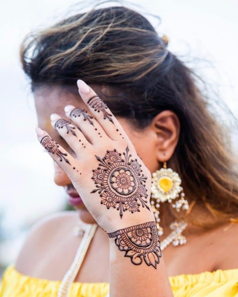 Mehndi Decorations: Beautiful And Floral Mehndi Design | Simple & Easy  Mehndi Design | Mandala Coloring Books For Kids Mehndi Tattoo Paste Flower  ... Perfect As Gifts Or Use At Any Occasions :