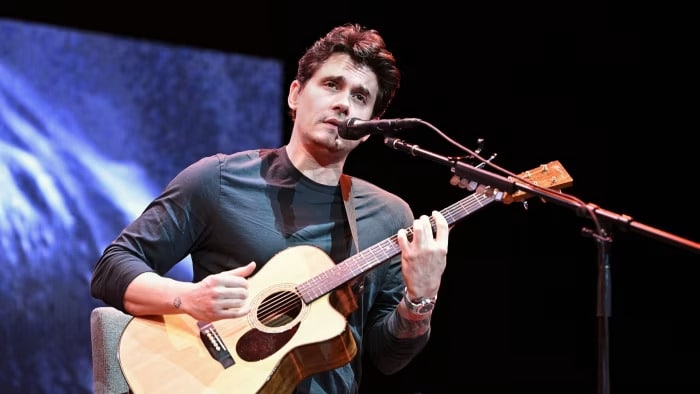 Is John Mayer Gay?